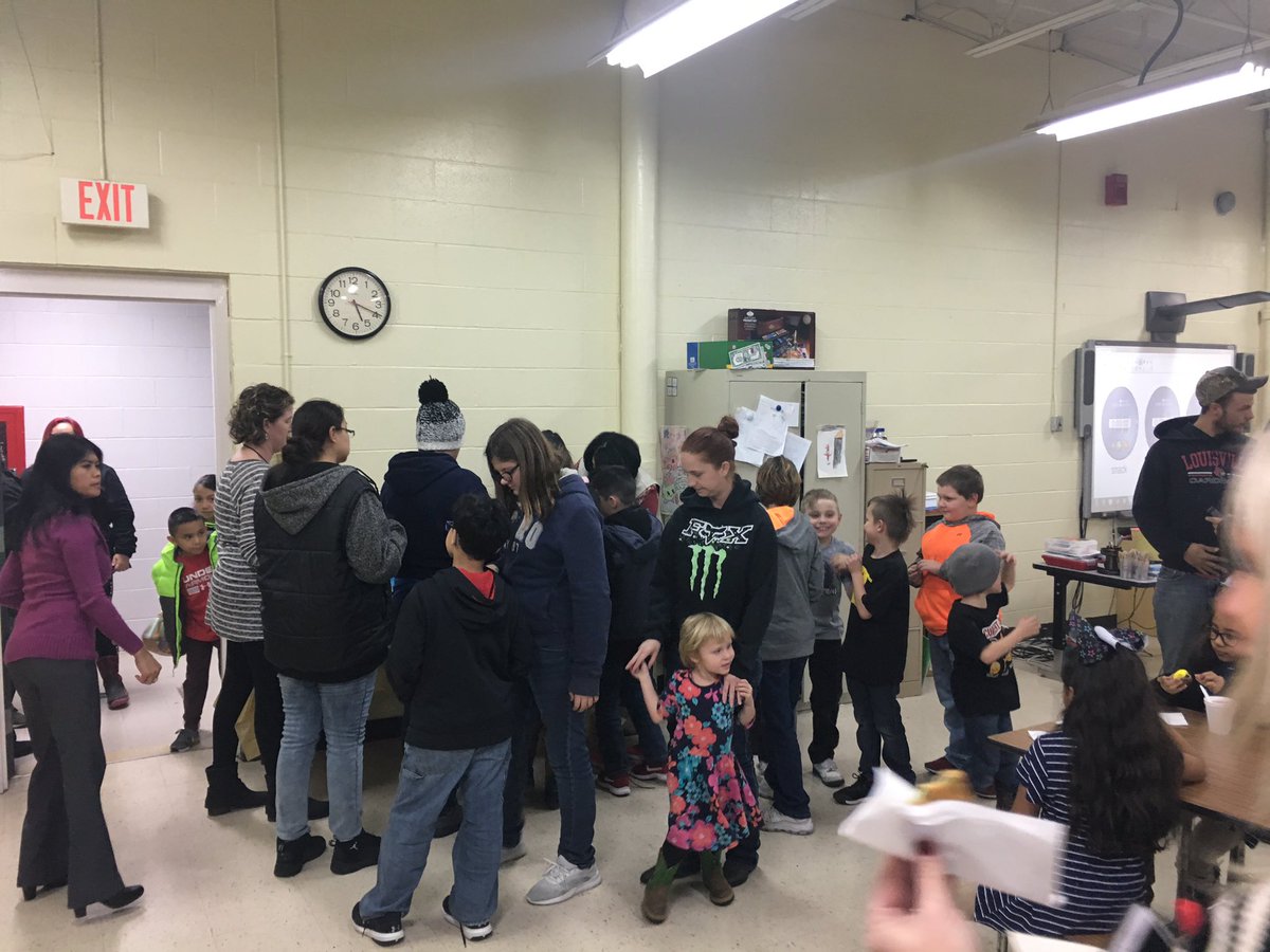 MikeAbell8's tweet photo. Migrant Family Reading Night hosted at the 21st Century.  Food and Fun for all! https://t.co/oCs2B4VVc2