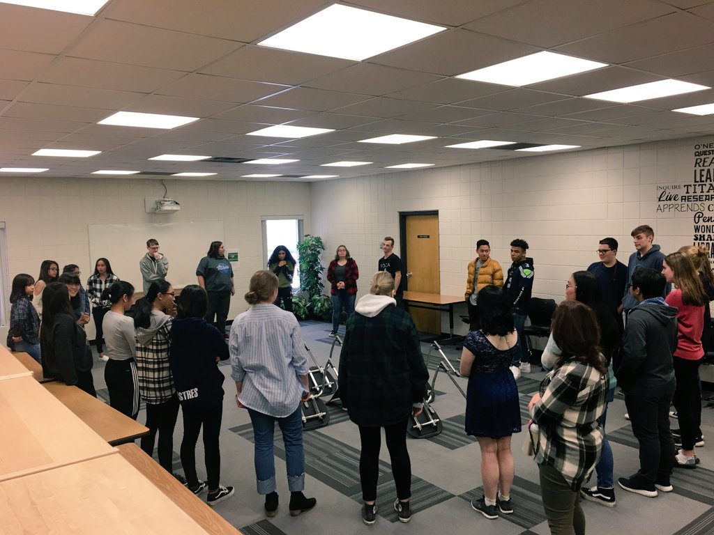Theatre of the Oppressed in periods 4 and 5 today! I really can't get enough of this powerful activity #EnglishEducation #DramaEducation #crosscurricularEducation #EmpowerChange @oneilltitans @RCSD_No81