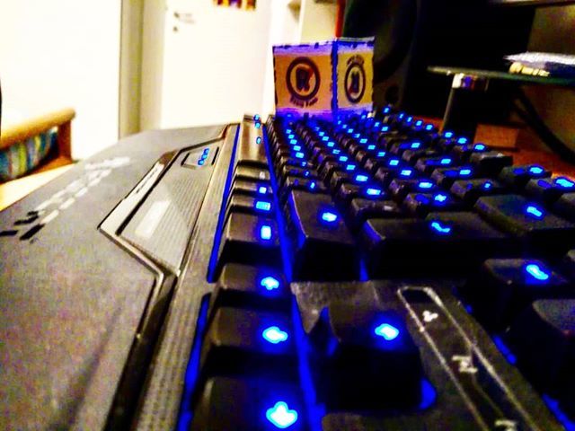 RadioFaro10's tweet image. #pckeyboard #room #cube #cubo #tastierapc #radiofaro10 #radiofarologo #blu #blue #bluebuttons #tastiblu #ryos #semplcita #simplicity #pc #video #youtube #youtubers #podcast #art #arte #arts #arti #cultura #culture #underground #undergroundart #intheend #… ift.tt/2BC0h6w