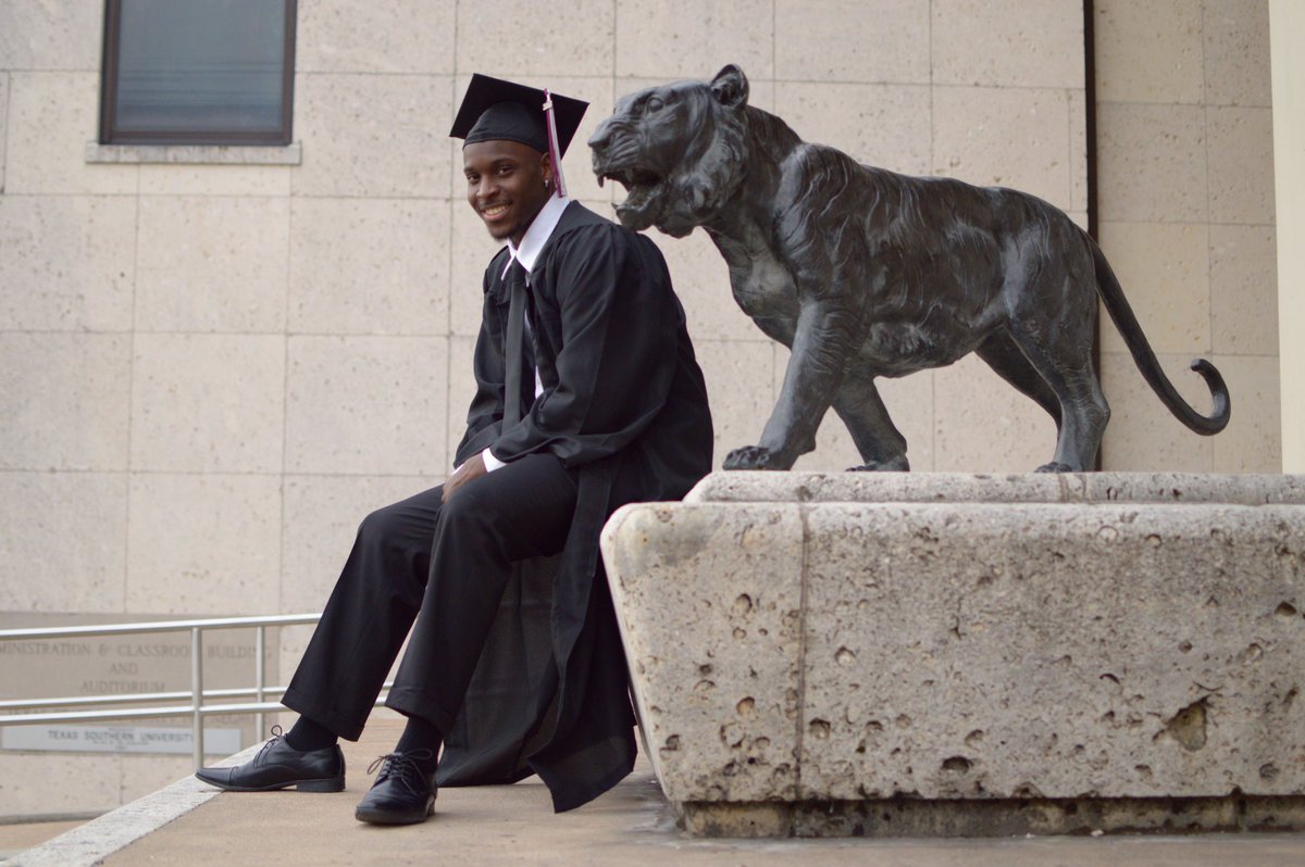 Scootaaa__'s tweet photo. What a long and tedious stressful overwhelming time consuming experience this was lmao BUT I persevered and accomplished many things while being here!!! Proud to say that I will be the FIRST to graduate within my family and this is only the beginning!!! https://t.co/dhUmEcsR92