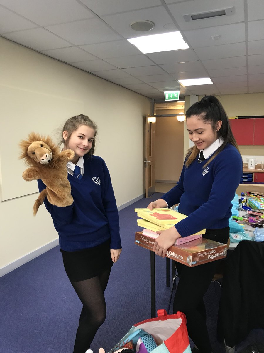 Come along to our nearly new clothes and toys Christmas sale,  next Thursday 🎅🏼⭐️🎄