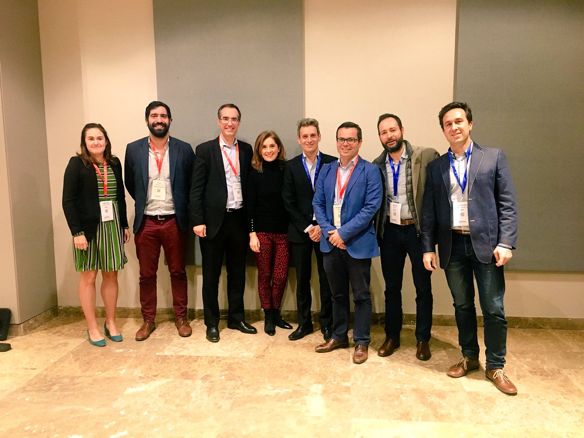 oskarpaz's tweet photo. Por mucho que hable de #tecnología, las fotos que más me siguen gustando son aquellas en las que aparecen #personas y cuanto más #inquietas y #apasionadas mejor 😉
#INSURTECH
#ONEAXA
#ProudToBeAXA
#AXAPower 💪 https://t.co/TEk1yaFfn3