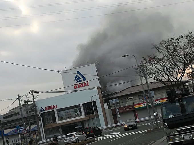 火事 コーナン千里山田店で大規模な火災 周囲に黒煙たちこめる ガスタンク近いし怖い 吹田市山田北 まとめダネ 火事 コーナン千里山田店で大規模な火災 周囲に黒煙たちこめる ガスタンク近いし怖い 吹田市山田北 まとめダネ