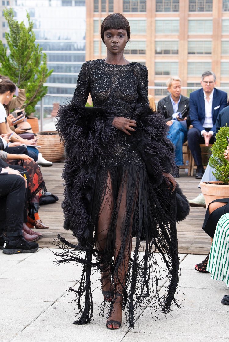 redcarpetround_'s tweet photo. Who: Hera Helmar
Wearing: Oscar de la Renta SS19 RTW
Where: “Mortal Engines” premiere in London

#fashion #style #redcarpet #redcarpetroundup #mortalengines #herahelmar #oscardelarenta https://t.co/dvZoVu0M2Z