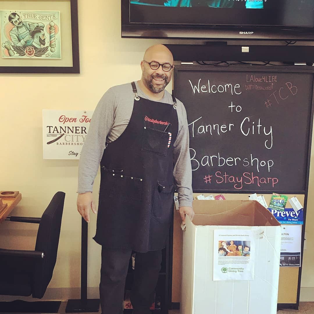 TCityBarbershop's tweet photo. We wanted to let you know that this year we are partnering with one of our awesome TCB families to help gather donations of warm socks and pajamas to help some little ones stay warm this winter!
#givingtuesday #TCB #tannercitybarbershop #StaySharp #StayWarm #communitygivingtree https://t.co/srxQbDnTQ5