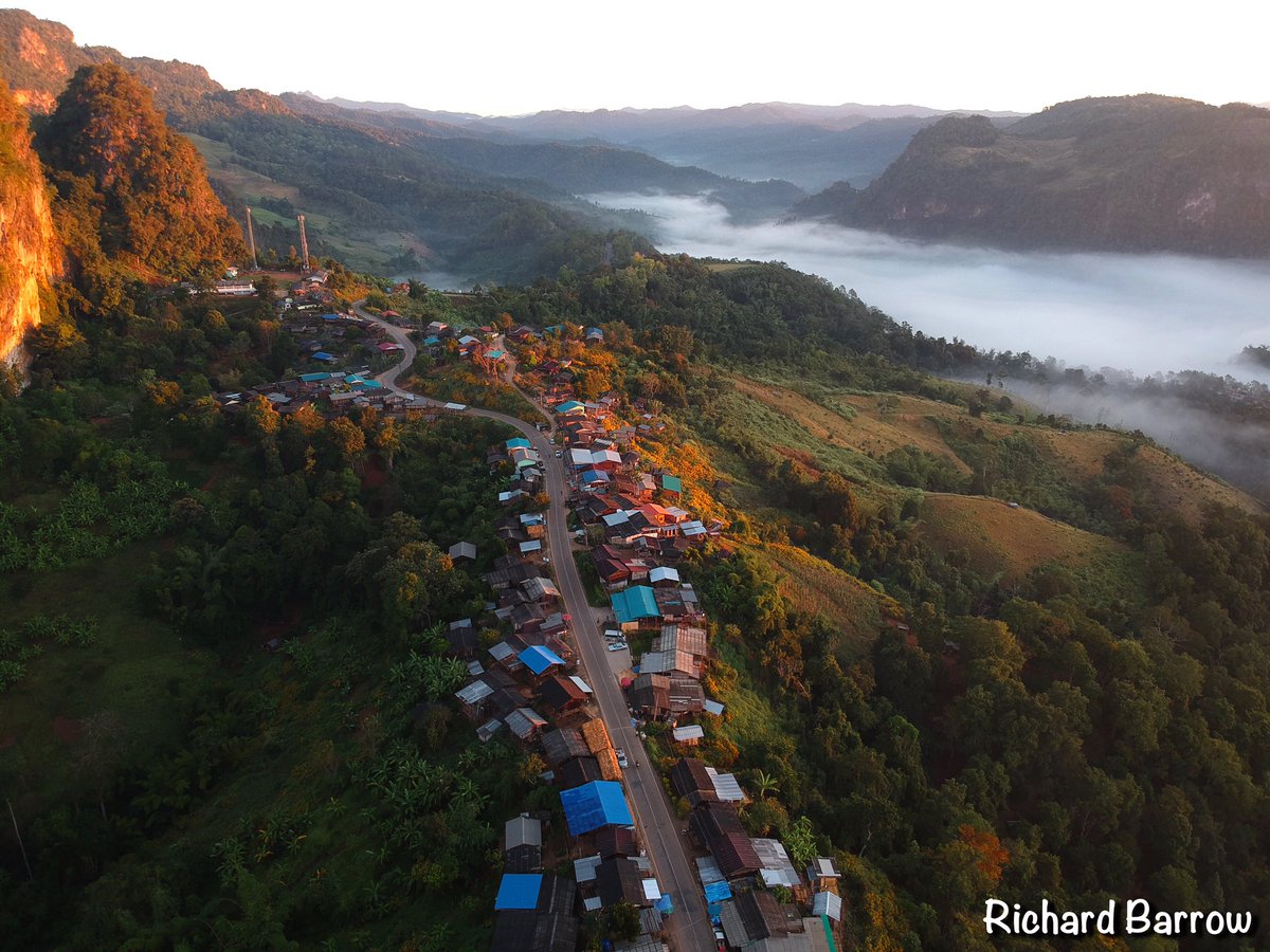 RichardBarrow's tweet photo. Drone photos of Ban Jabo in Mae Hong Son province as the sun rose revealing the sea of mist on the hills. Map: https://t.co/XsjjGCqeh0 #Thailand [Flight 1/3] https://t.co/zhHOcsQG1o