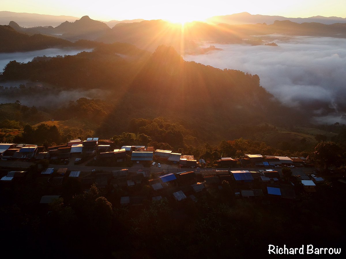 RichardBarrow's tweet photo. Drone photos of Ban Jabo in Mae Hong Son province as the sun rose revealing the sea of mist on the hills. Map: https://t.co/XsjjGCqeh0 #Thailand [Flight 1/3] https://t.co/zhHOcsQG1o