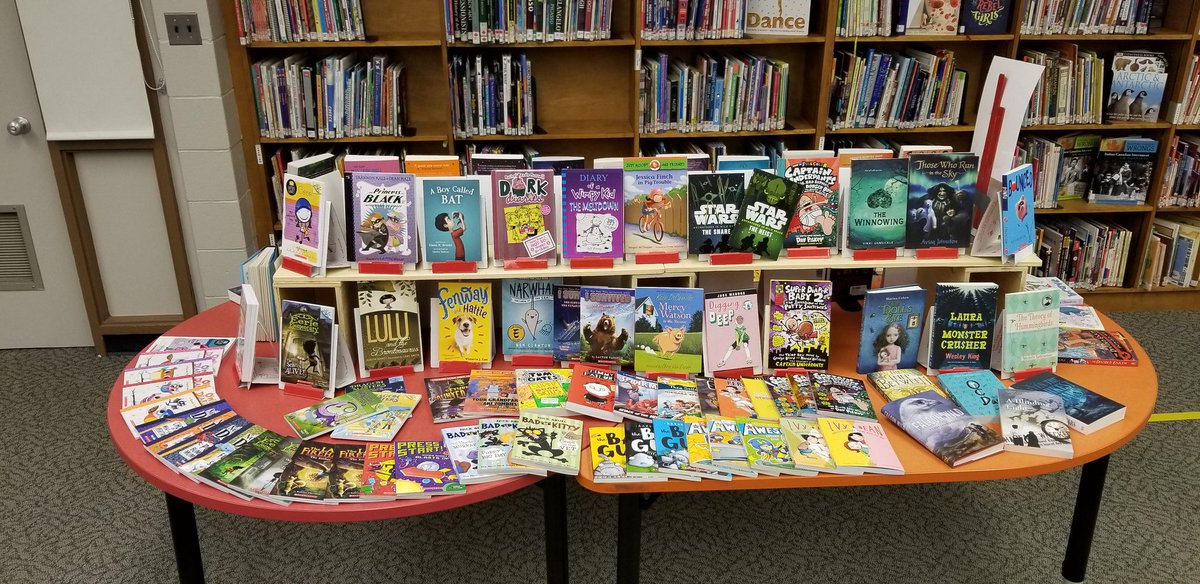 CommonsHastings's tweet photo. We were so excited to introduce our @hastingsLRSD community to the joy of a @mcnallyrobinson Book Fair! We had lots of people stop by and lots of our families will be welcoming new books into their homes - which makes us happy! #librarylife https://t.co/4thaaSafjY
