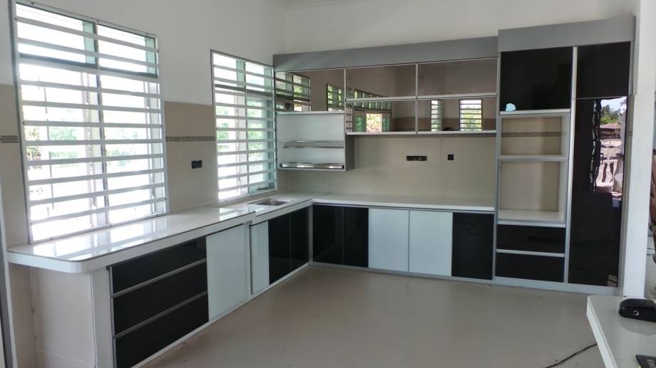 Addazaffali's tweet photo. [#TIPS] DAPUR HITAM + PUTIH MEMANG MERECIKK!
.
.
Kalo isteri dapat dapur macam ni memang HEAVEN sangat2...
.
Boleh ambil design ni untuk sentuhan dekorasi di dapur kita..
.
Boleh tag pasangan masing2 untuk dapatkan idea2 berkenaan design "kitchen kabinet"... https://t.co/FV0DTf9TqR