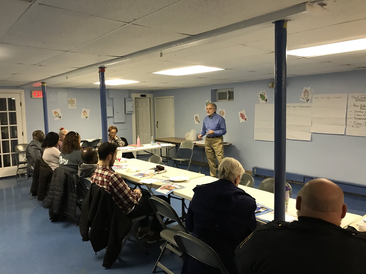 Faithbasedinit's tweet image. Our Chairman @mercadoeliezer2 led our meeting tonight. We had very productive conversations. Thanks to @HartfordPolice &amp;amp; @HFDFireDept for participating.