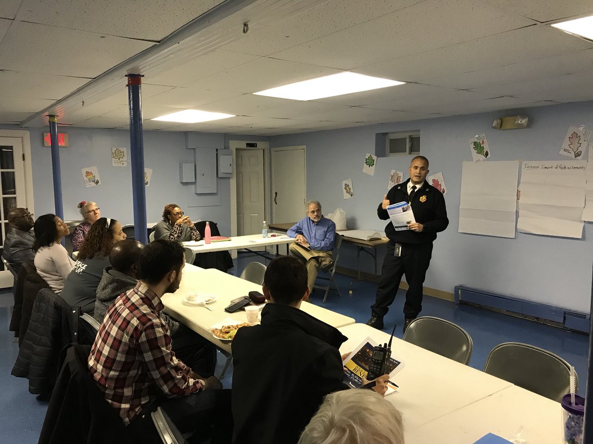 Faithbasedinit's tweet image. Our Chairman @mercadoeliezer2 led our meeting tonight. We had very productive conversations. Thanks to @HartfordPolice &amp;amp; @HFDFireDept for participating.