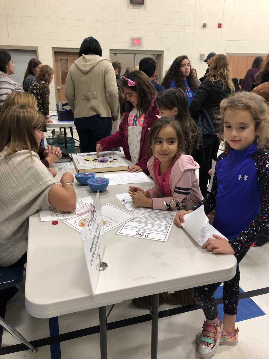 aimee_winfrey's tweet photo. Fun times at Mitchell Science Night! Enjoyed watching the kids laugh and learn along side their teachers and parents! @PISD_Mitchell @bobfarris2   #mitchelllovesscience https://t.co/2lLlXazZVf