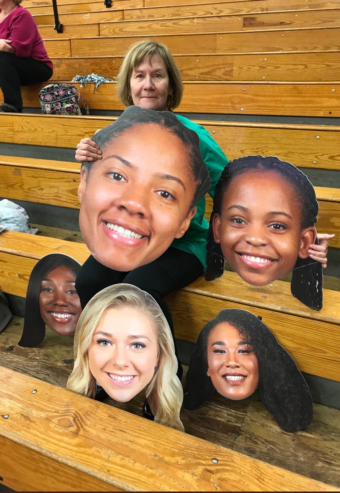 Manhattan_WBB's tweet photo. We had the pleasure of celebrating our favorite Athletic Department Admin, Sue Pape at today’s Convocation.
20 years of Service!
Congratulations and a very genuine THANK YOU from your Lady J’s💚
#SueNation https://t.co/PX14v14Xor