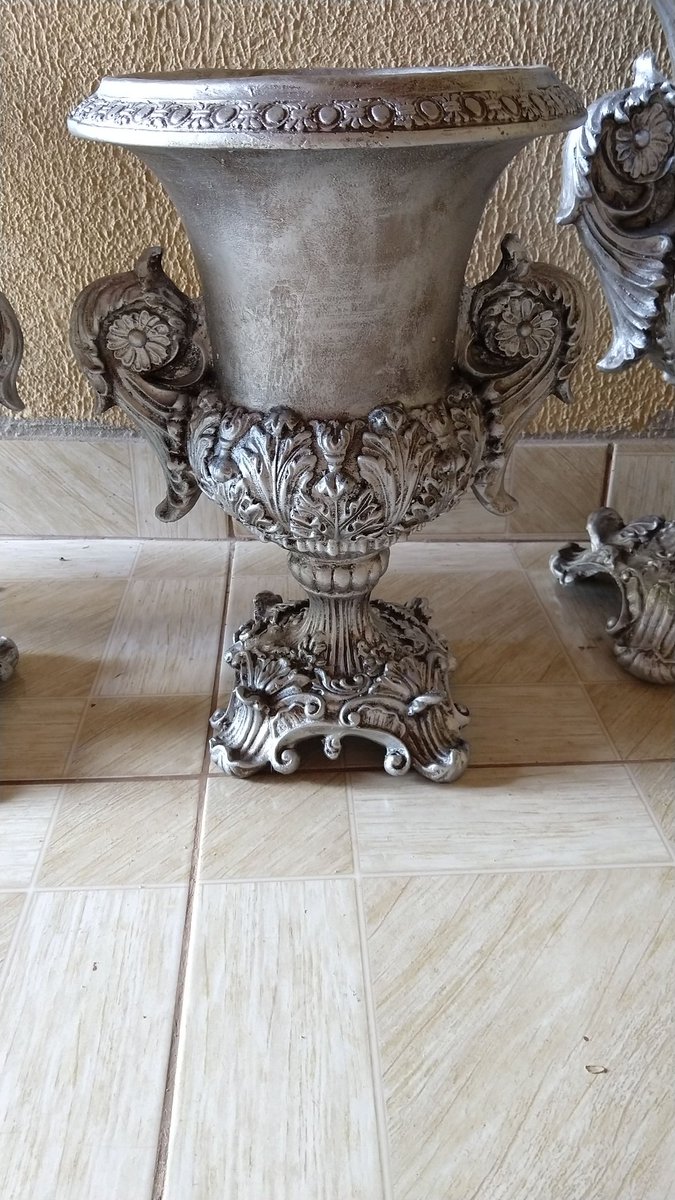 HallDecore's tweet image. Vaso no prata envelhecido!
Da série: Belas Artes!