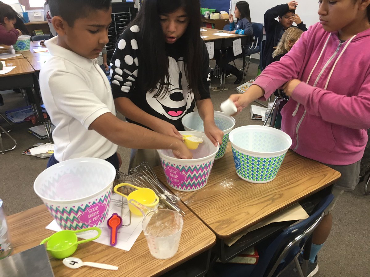 MaxwellTeam17's tweet photo. Exploring the properties of matter and having a good snack, too! #provocations 
#sciencerules 
@MaxIBPrincipal 
@MrsTateMaxwell 
@duarteusd https://t.co/PKzSoA4mDr
