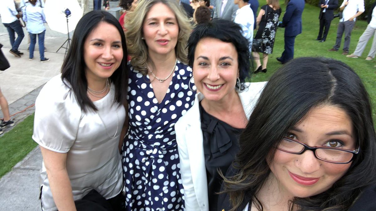 RedInvestChile's tweet image. Nuestras socias reciben su reconocimiento oficial como 100 mujeres lideres @ElMercurio_cl. Felicitaciones @olgabarbosa @UAustraldeChile , @barbaritalaram @usantamaria , @JackieUdeC @PanoramaUdeC y Marcela Sepúlveda @UTarapaca. Muy orgullosas de todas ustedes.
@Hay_Mujeres