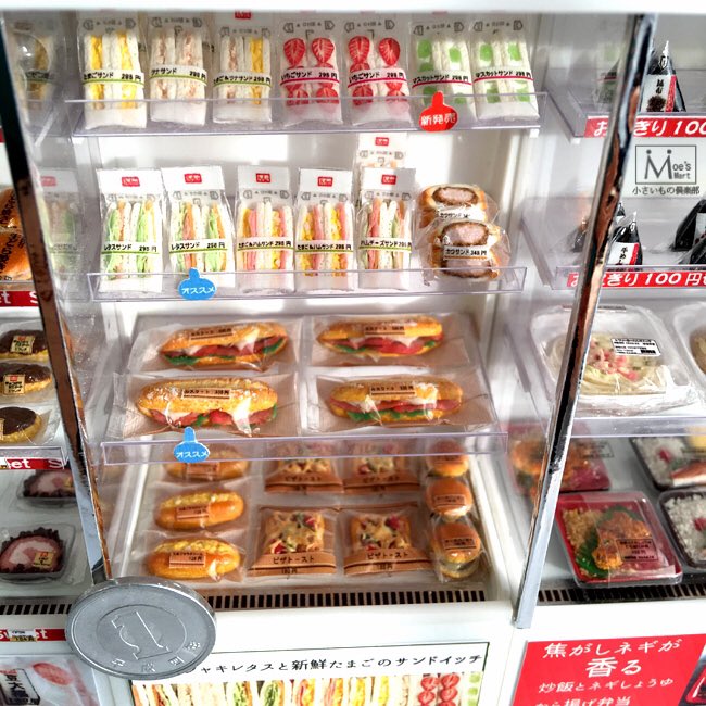 小さいもの倶楽部 サンドイッチ並べました Popはもう少し増やすかも 以前のツイートではラインナップの提案ありがとうございました 提案したサンドイッチは入ってました ミニチュアアート展18 一円玉の存在感が薄い T Co Pvns55jhcj