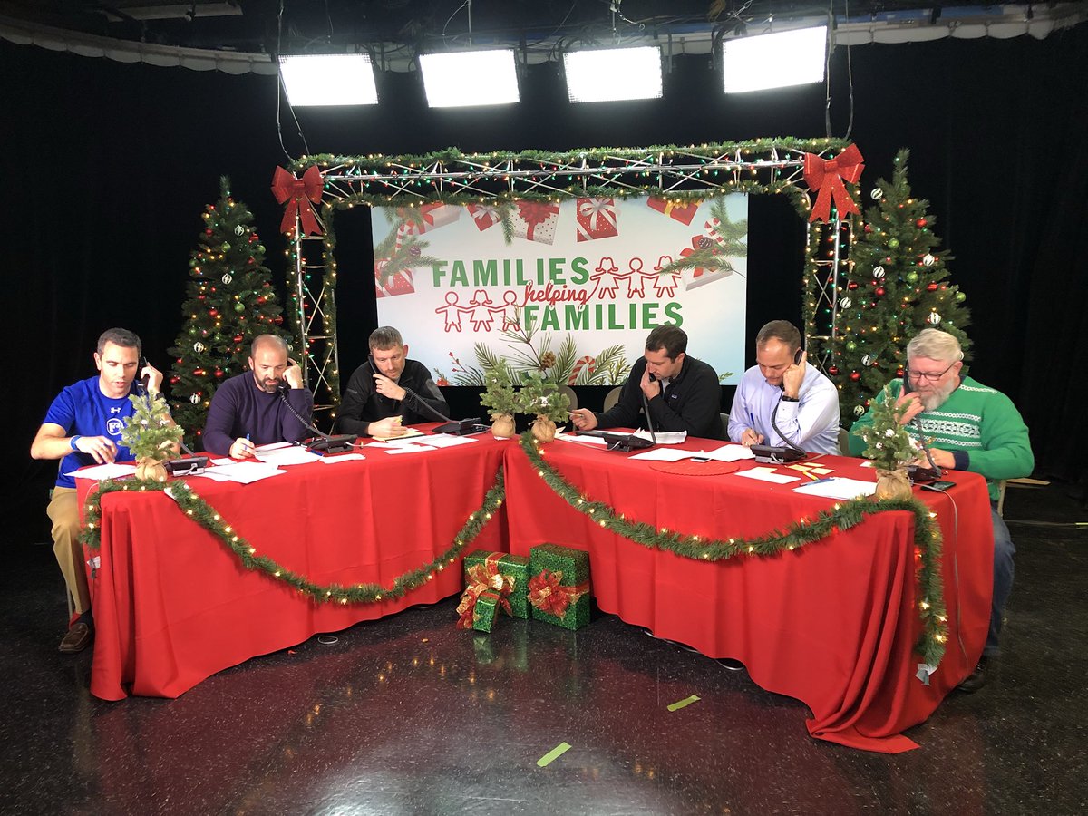 F3 working the phones for #FamiliesHelpingFamilies at @wis10 for @PalmettoProject. Call 803-758-1020 to adopt a family. And thanks @IdiotPizza for supper!