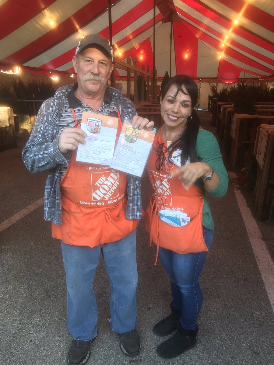 SolsirisF's tweet photo. Associate of the month. Thank you for taking care of our customers and giving the best of you Eddy. Thank you https://t.co/qsLOX7C9ou