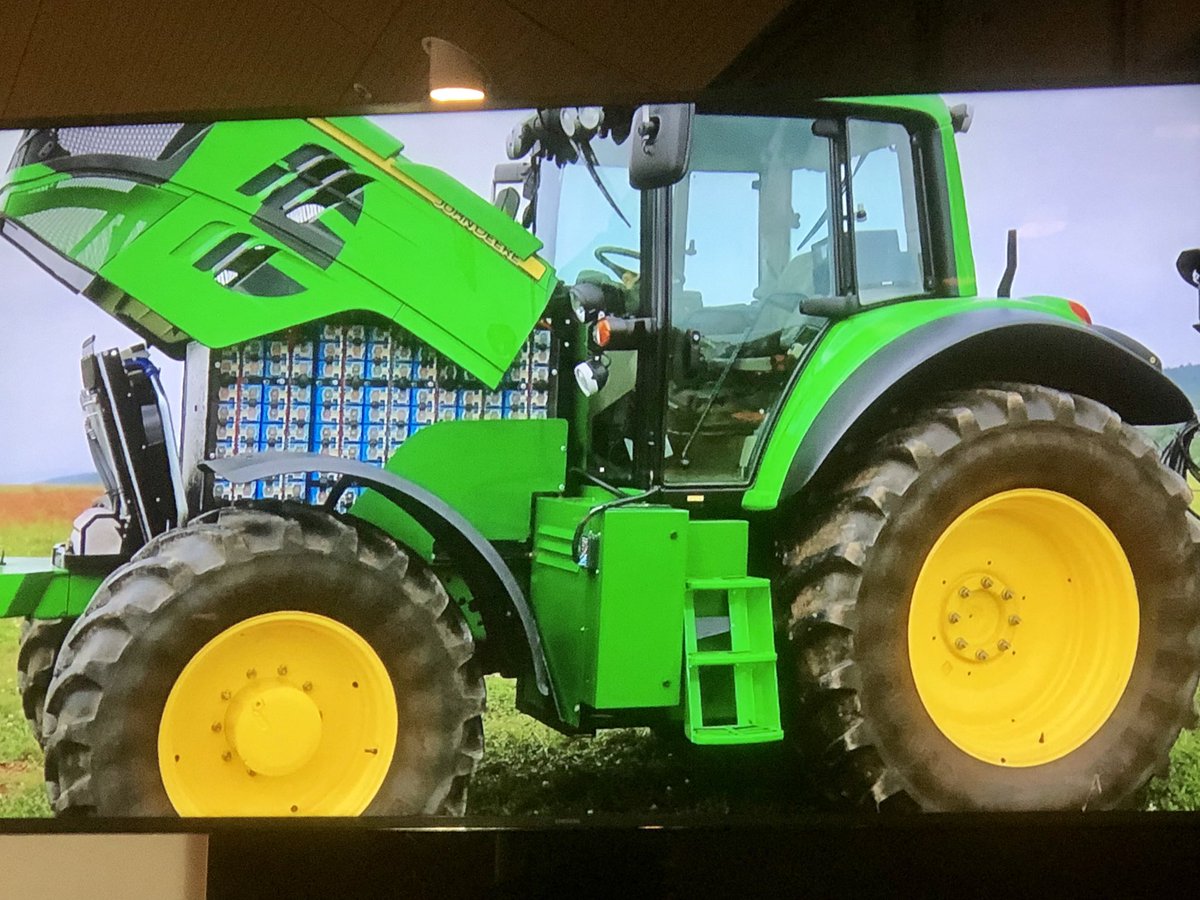 endofthebitumen's tweet image. @TheGFIA Day 2 underway @BCEC_Brisbane in the #ControlledEnvironments&amp;amp;ProtectedCropping Theatre with @QldFarmers Andrew Chamberlin talking #EnergySavers programme - check out the battery-powered @JohnDeere tractor !