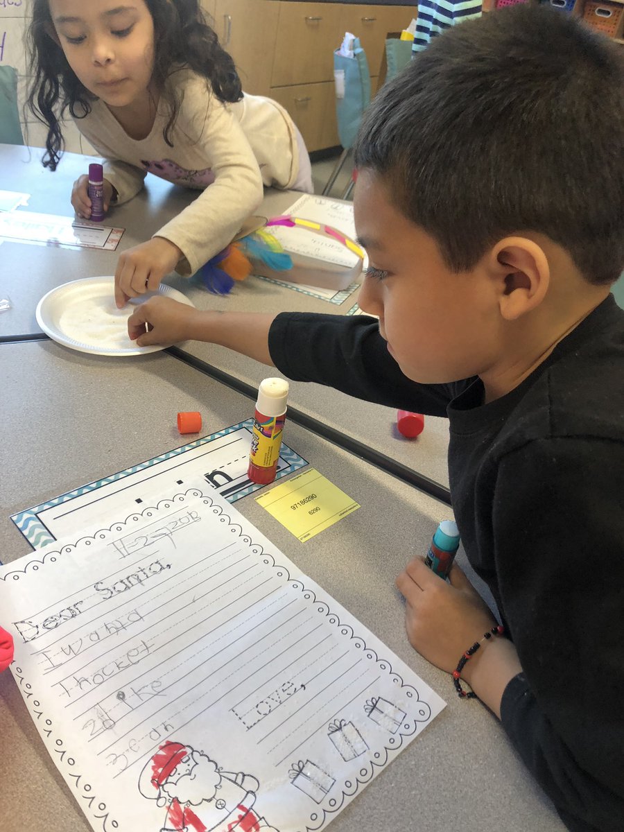 mrsjesshardwick's tweet photo. Today we traveled to Germany and learned all about their holiday traditions! We sprinkled “sugar” on our letters to Santa 🎅 #ruthes https://t.co/s60dHcgJGO
