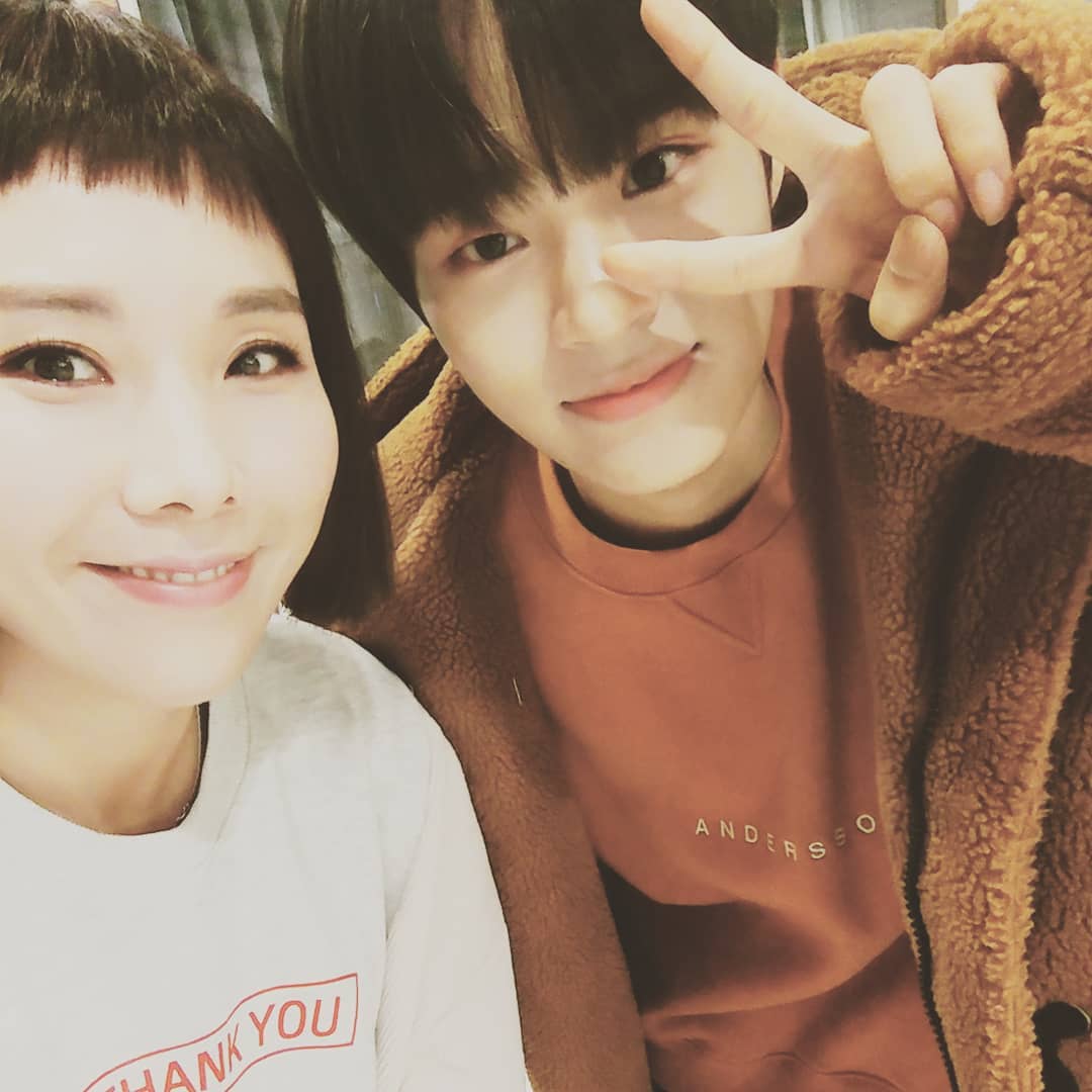 jinhwinoona's tweet image. Shin bongsun updated her insta with Daehwi =)

Her hashtags are so cute
#cuteexplosion #wannaone #daehwi #howcanyoubesobright? #howcomeyouresopretty #happymeeting #metdaehwiatthesalon

Go like the insta:
instagram.com/p/BqsQK4Igp5Q/