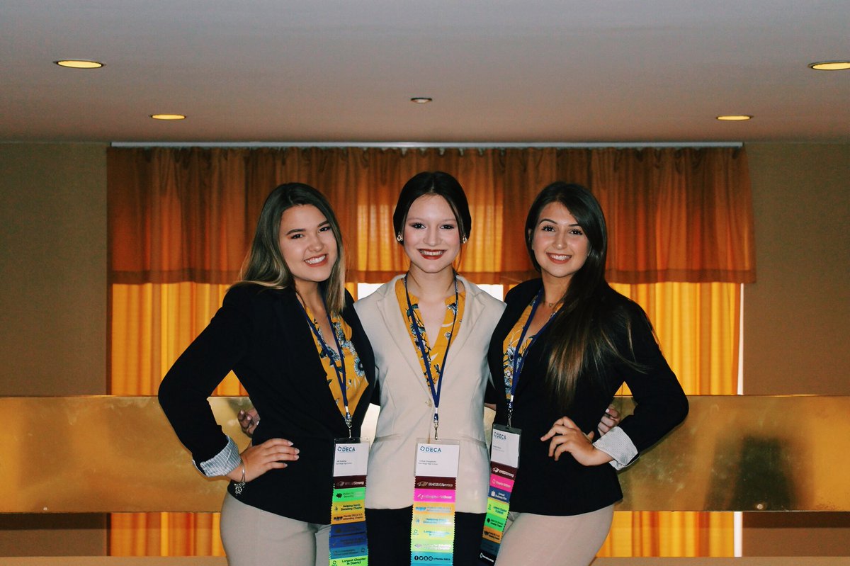 erhsdeca's tweet photo. #DECAMonth Day 27!🦋 @doughertychloe “My favorite DECA group is the group I competed with last year and will compete with again this year! I love working with @camrynrusso and @lillikreisher 💙” @decainc @floridadeca @simoneseaton #erhsdeca #floridadeca #decamonthday27 https://t.co/en7rzglY8f