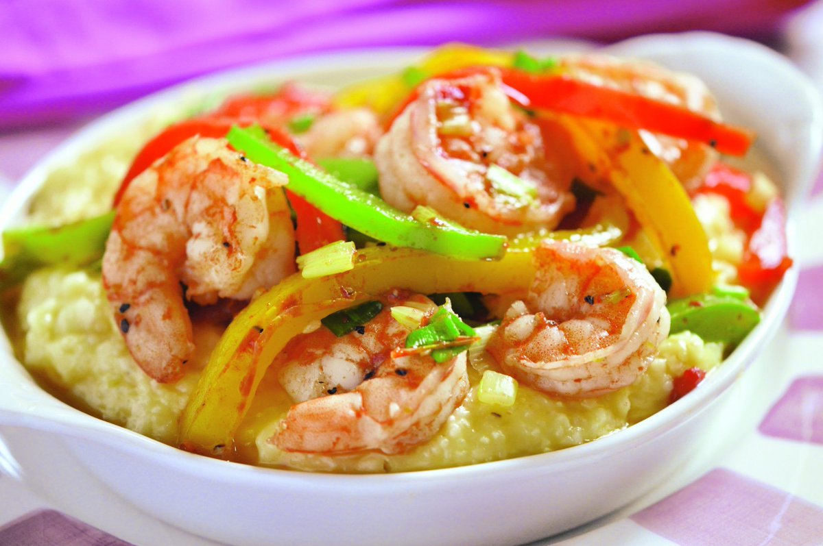 hollyclegg's tweet photo. https://t.co/ttTw2NO825   Shrimp and Peppers over Cheese Grits one of my favorite quick #dinner recipes; don't save for brunch.  #Cajunrecipes #arthrtitis #inflammationrecipes https://t.co/x3x2LmdQ2D