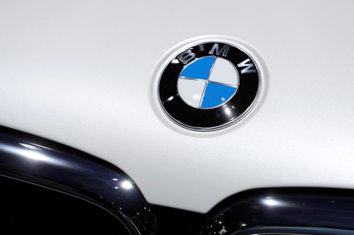 marshawright's tweet photo. BMW chief says considering second U.S. manufacturing plant https://t.co/BwJnU0M3dN #news #business #social https://t.co/loHjRWp4xg