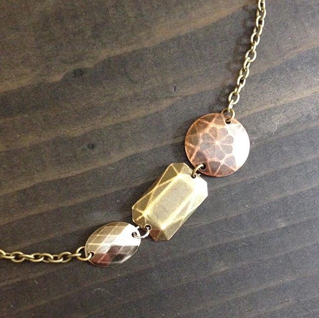 prettyinc's tweet image. Easy &amp;amp; fun mixed metal necklace ❤️ #mixedmetals #mixedmetaljewelry #geometricjewelry #brassjewelry #necklace #coppernecklace #brassnecklace #makersmovement #makersgonnamake #handmadeisbest #handcraftedjewelry #shopsmall #shopsmallbusiness #etsysellersofi… ift.tt/2DOU6xq