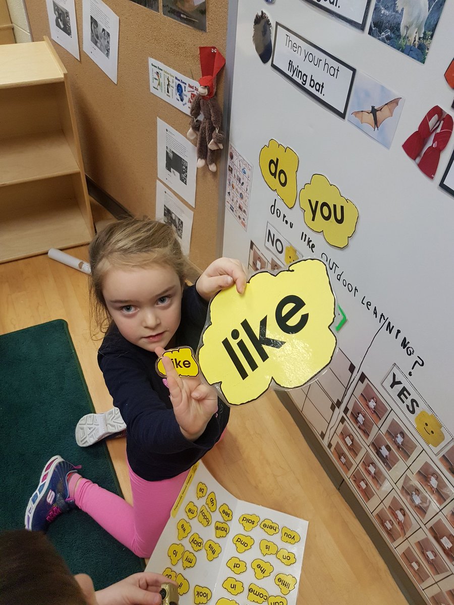 AlainaStandring's tweet photo. Evelyn expressed interest in writing a #QOTD for the class, so to prepare, she found the popcorn sight words she needed to write her question. Stay tuned tomorrow! #Kindergarten #literacy #authenicwriting https://t.co/43bC75hrNR