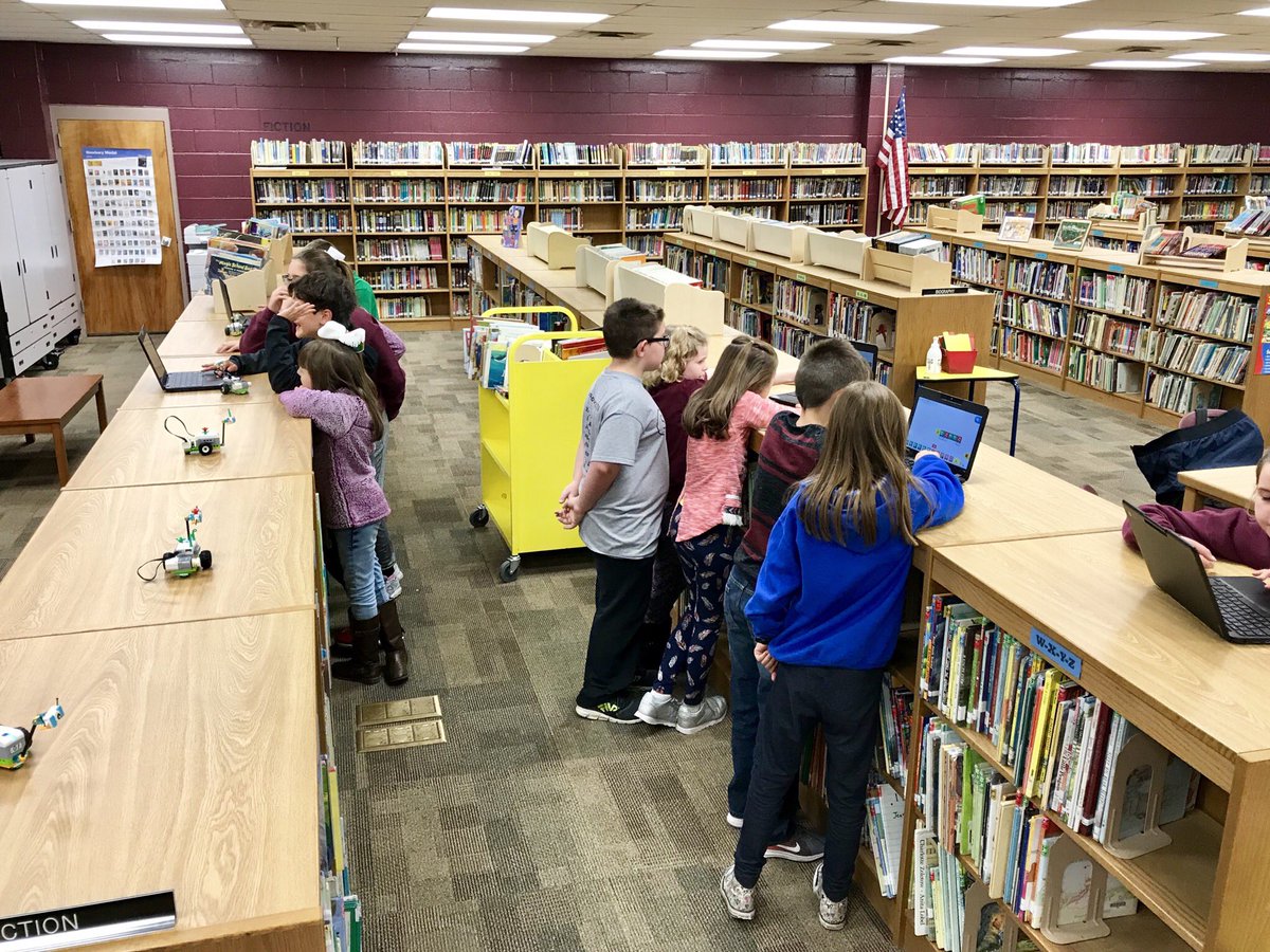 neil_arnett's tweet photo. We love to hear 👂 “I wonder how” “Can it” “What if we” “Let’s try this” 🎶 to our 👂! #JuniorEngineers #ProjectSTEAM #PanthersInnovate @STLPKentucky #KYGoPlay #KYGoDigital #STEAMEdu @LEGO_Education @remakelearning @entretalk https://t.co/ytNdZcZzhA