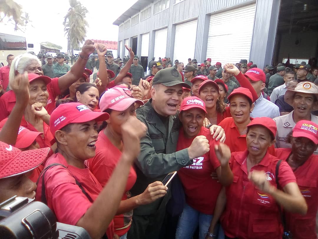 ffmcarabobo's tweet photo. El Ministro de la Defensa Padrino López en la entrega de ayuda social a la Milicia y Alto Mando Militar en la Base Naval del Municipio Puerto Cabello. https://t.co/sDVlUe1AK1