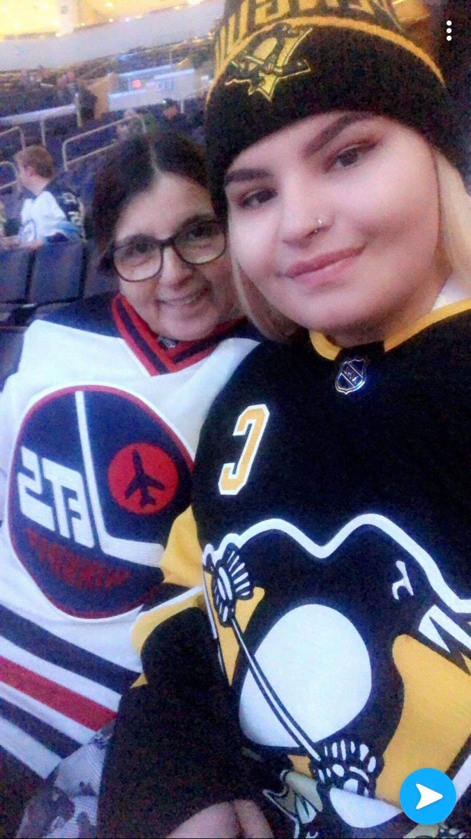 Mother &amp; Grandaughter 2 different hockey team preferences I wonder who’s going to leave the #MTSCenter 😢 lol good luck blue ✈️ #WpgJets #GoJetsGo