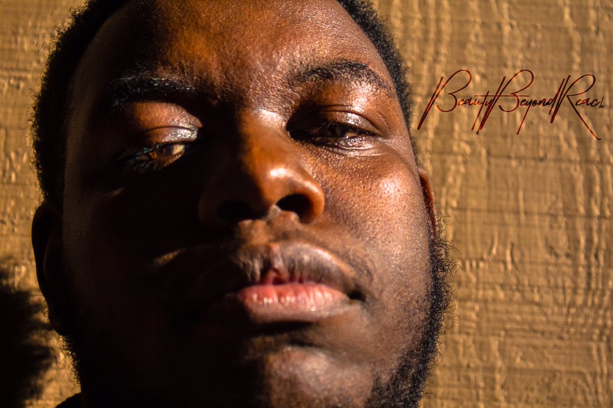 StarlightDriver's tweet photo. There’s nothing better than a black man dripping in sweet honey 🍯🖤
Model: @I_AmDsam
Shot by: Me , BBRPhotography
Gear : Canon Rebel T6
#Photography #SunKissed #GoldenSun #KingsNeedLoveToo #ColsGa #SickoGang https://t.co/8FPFkFwuam
