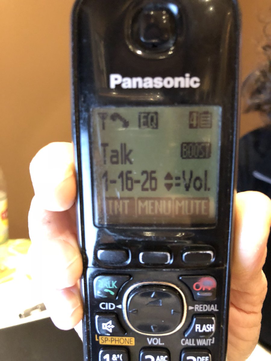 lindseeylu's tweet photo. @UnderArmour been on hold for over an hour because y’all cancelled my Christmas order. Please answer my mom so we can get our money back. https://t.co/YihCQbZkyg