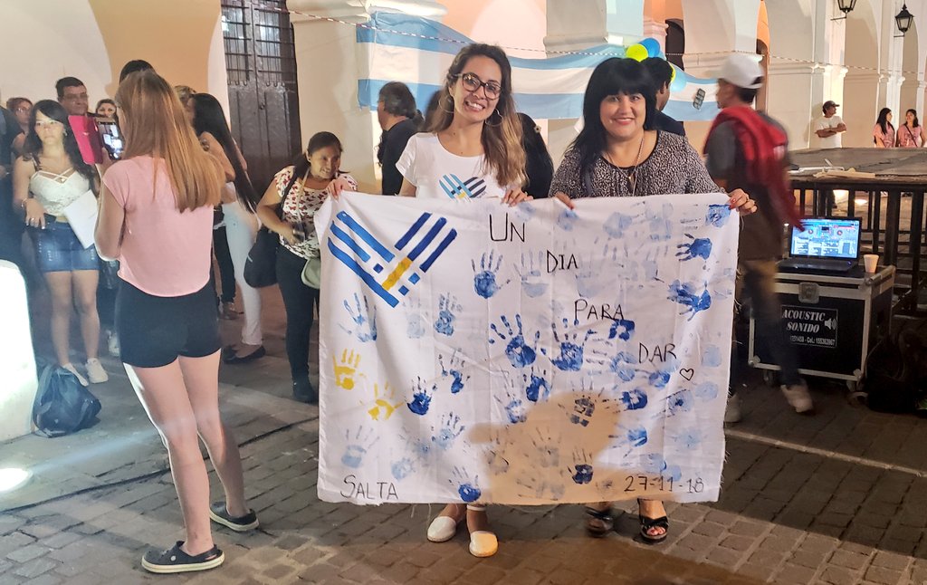 CristinaGomezOK's tweet photo. #Ahora en Plaza 9 de Julio, Salta solidaria #UnDiaParaDarAr #UnDiaParaDarSalta
#UDPD2018 @GustavoSaenzOK @MuniSalta @CooperadoraSalt https://t.co/yfaAUd8d1R