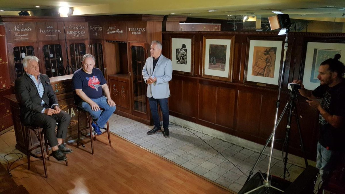 PeriodismoSanto's tweet photo. Ya estamos por @AmericaSportsTV con la conducción de @julioaxelED hasta las 23hs. ¡Sumate! #SanLorenzo https://t.co/fmTQ6OxdoT