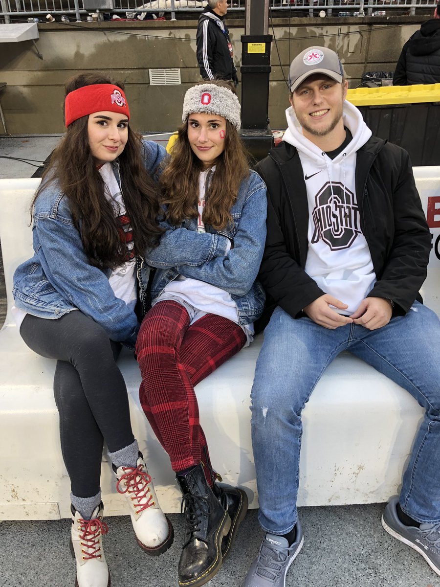 CTnumber6's tweet photo. Having a blast with my three beautiful wonderful kids. Watching a great team with Great coach’s that know how to win and put kids in position to excel. Just hear the story about the blocked punt. “62”. Go Buckeyes. https://t.co/e2vsw6rXZj