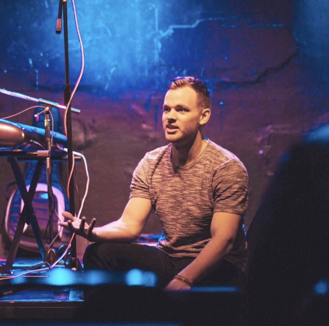 ClarkBeckham's tweet photo. My favorite part of this #YearOneTour is meeting the people that have made my dream come true. I will truly never forget these moments.
4 more shows:
11/27 Portland, OR
11/28 Eugene, OR
11/30 SF, CA
12/1 LA, CA
Sponsored by: @singingsuccess + Small Steps for Compassion https://t.co/wbFfKB8gNW