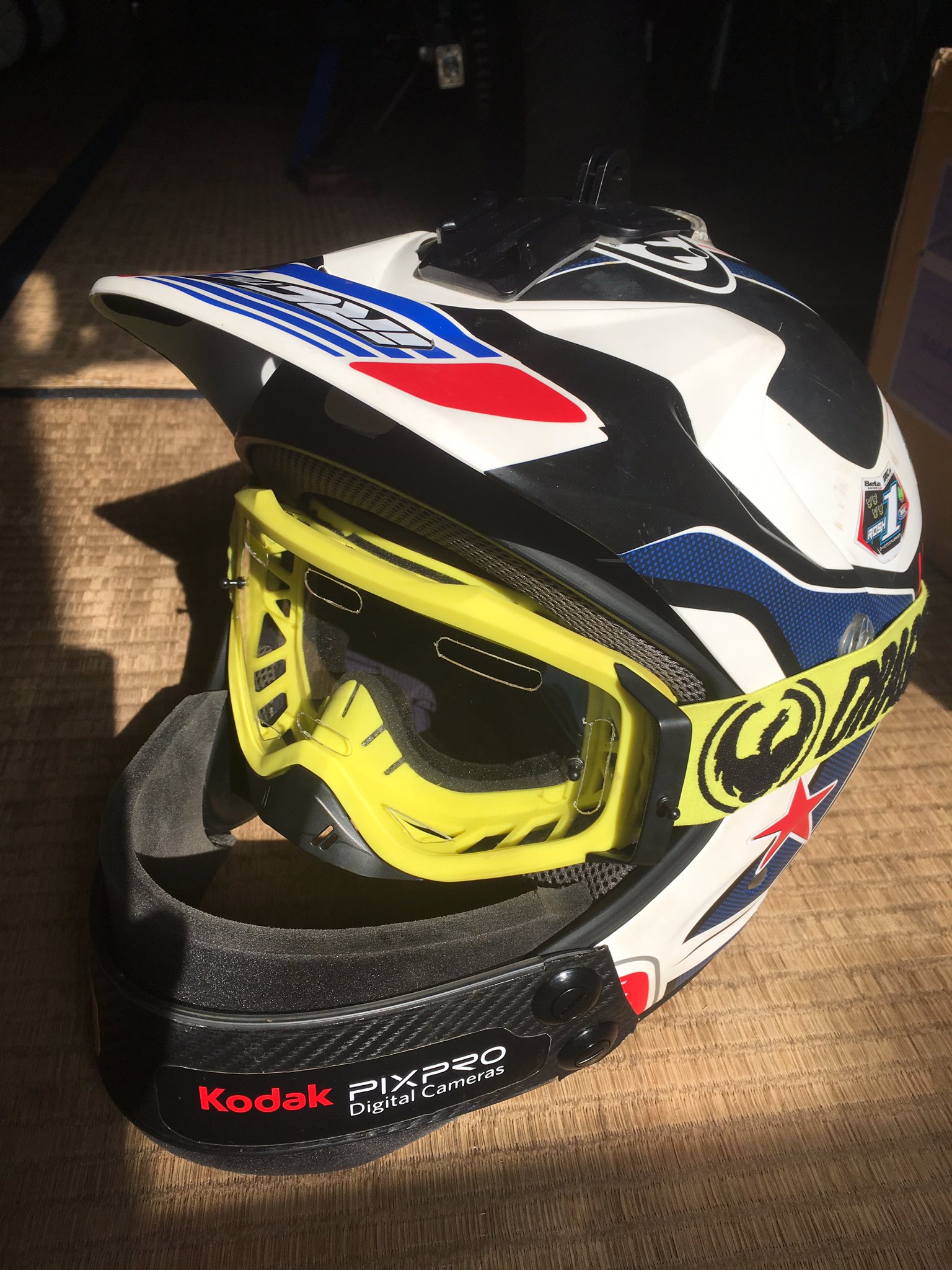宅配便送料無料 アライ Arai バイクヘルメット ジェット HYPER-T 白 L