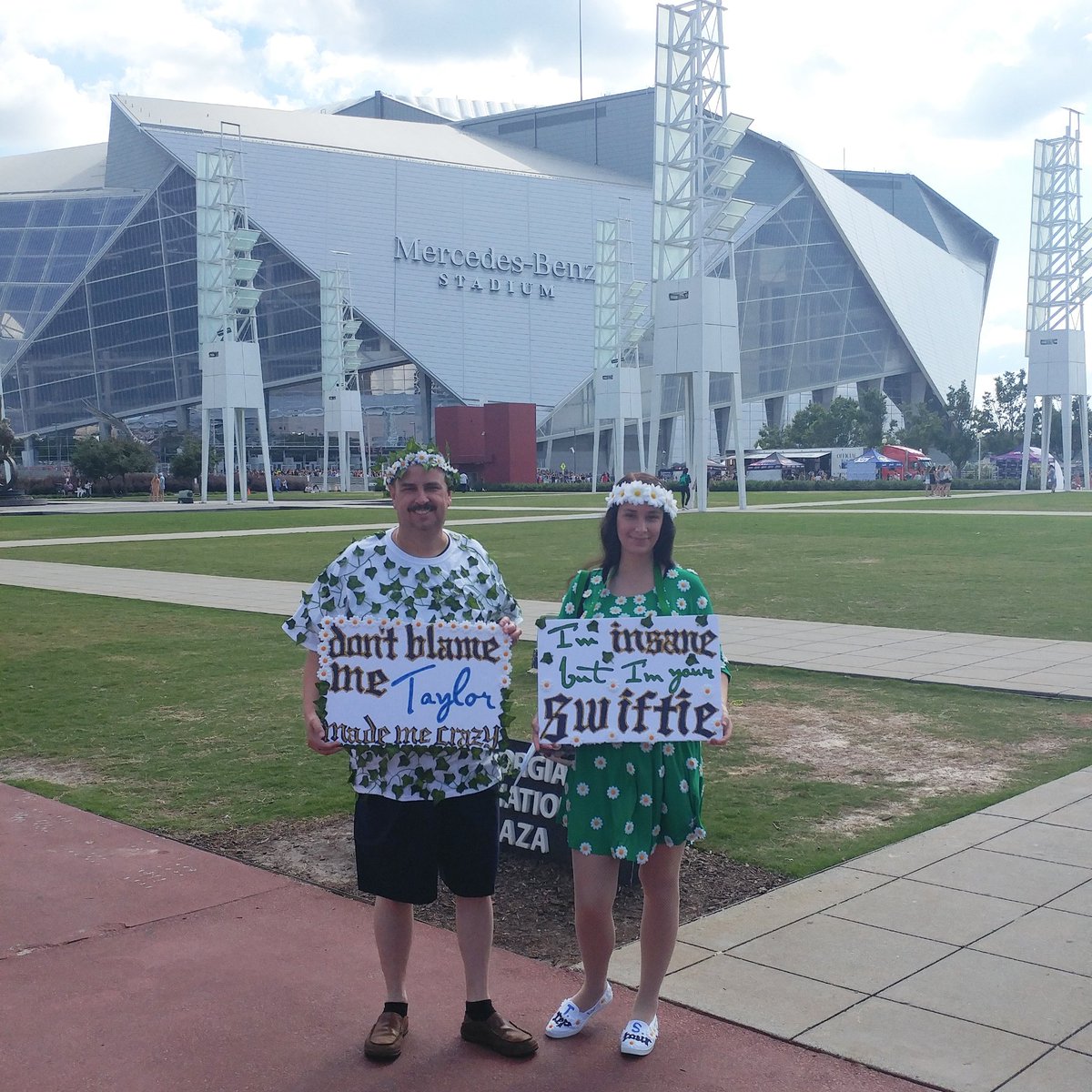 maidofhonortay's tweet photo. I once was poison ivy but now I'm your daisyyy. #reptourmemories @taylornation13 @taylorswift13 https://t.co/mzBnYTbBdf