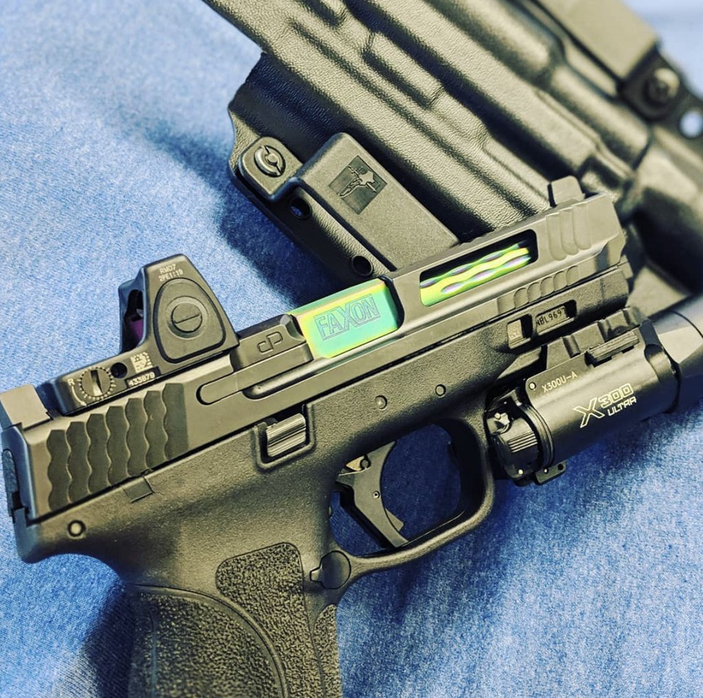 BravoHolsters's tweet photo. Some new guns in the shop.
REPOST FROM @mgarmsllc
@mgarmsllc #smithandwesson #trijicon #rmr #apex #surefire #x300ultra #allthelumens #faxonfirearms #dpcustomworks #m&p9 #2.0 #bravoconcealment #edc #9mm #gun #guns #gunstorelife #owner #htfu #pro2a #2a #matchbarrel https://t.co/A0I8JtzrK4