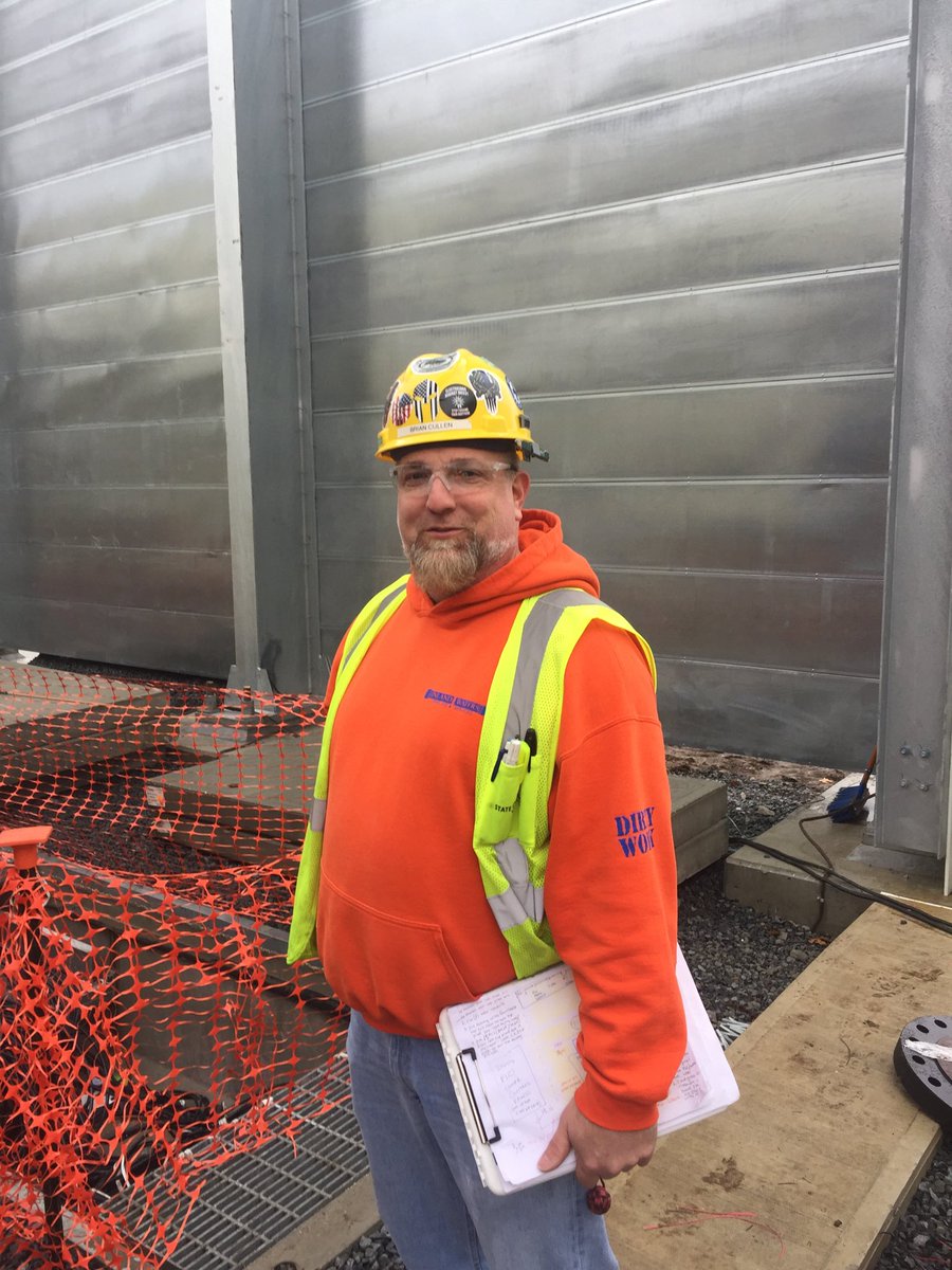 DavidOlaughlin2's tweet photo. Hardworking members of local 103 Medway powerhouse ⁦@LAntonellis103⁩ ⁦@IBEW103⁩ https://t.co/oWcvetC2FA