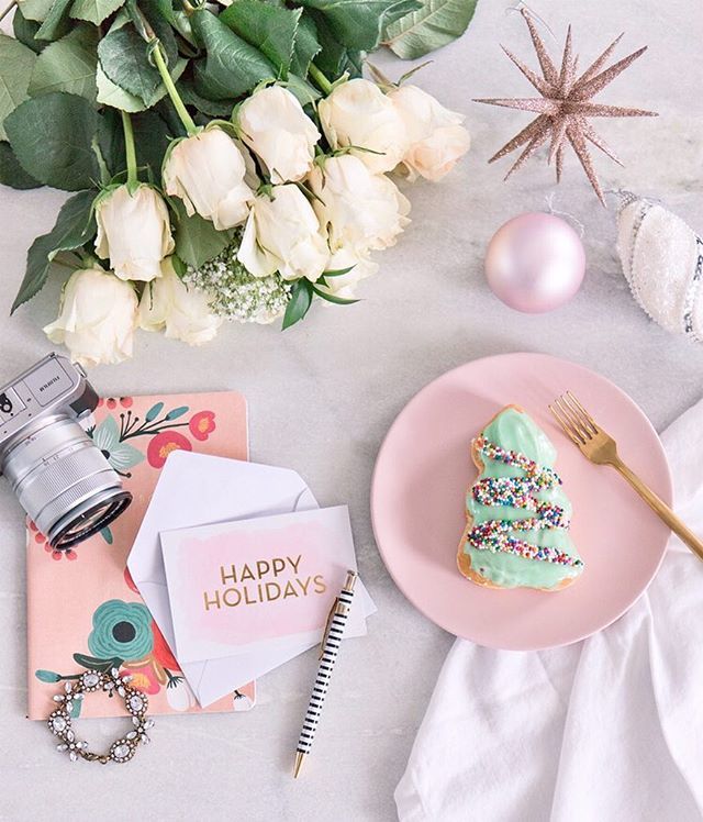 PLDetails's tweet photo. Working on holiday cards while munching on the cutest snack! Has anyone else tried the @timhortons Christmas tree donut yet? The design is seriously adorable and I love all the yummy sprinkles. ✨
#timfluencer #ad https://t.co/vCkqe8sAMw https://t.co/bvBpQk6Pv5