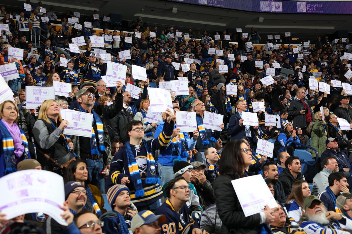 BuffaloSabres's tweet photo. What a moment. 💜

#HockeyFightsCancer #LetsGoBuffalo https://t.co/ujocdPUjtd