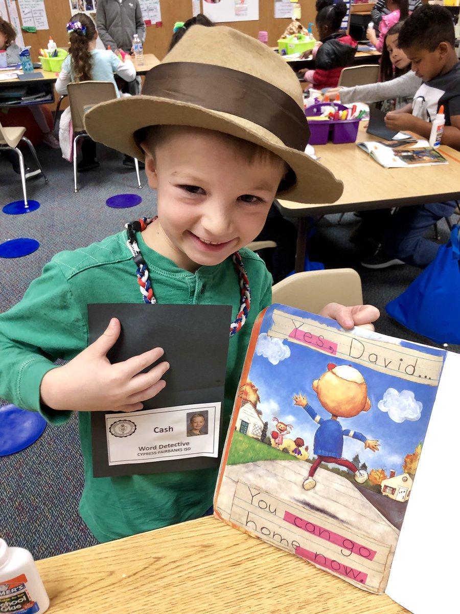 CFISD_LSeale's tweet photo. Word detectives flashed their badges today as they worked on highlighting words to read in a snap. #Mission6 #LoweryPROUD #EngageThem #CFISDspirit #LearningShouldBeFun #LoveThisUnit https://t.co/ULbgGwcrC7
