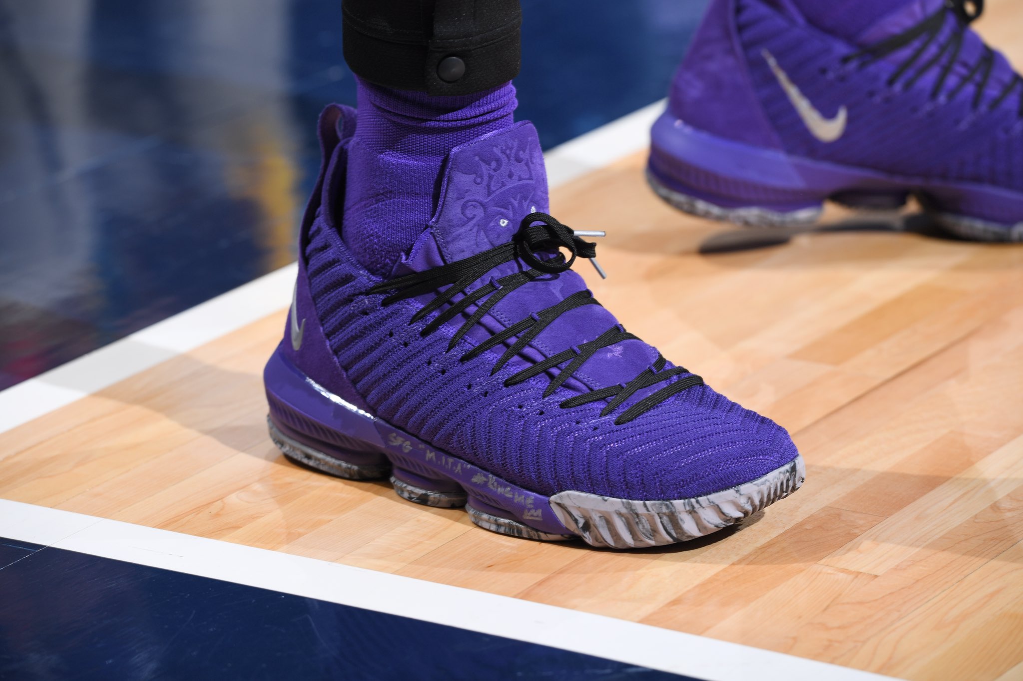 Lebron 16 purple shoes store