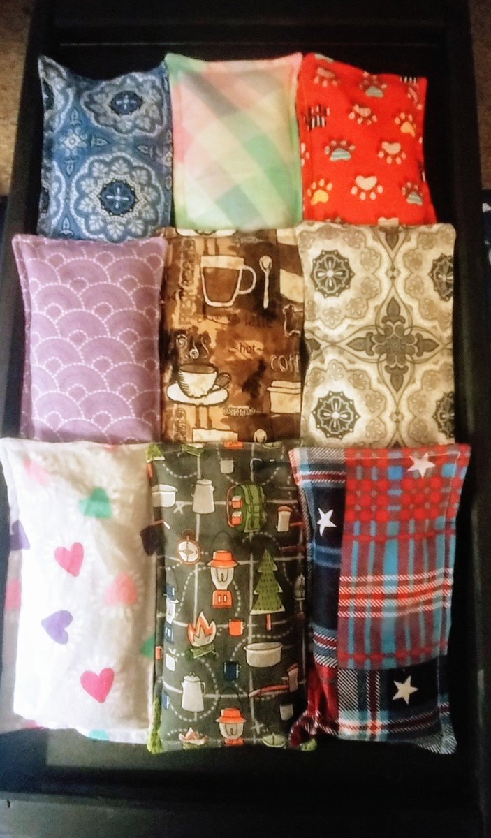 BarnChicksFarm's tweet image. Getting ready for a craft show this weekend. These are hot/cold rice packs. $5 each