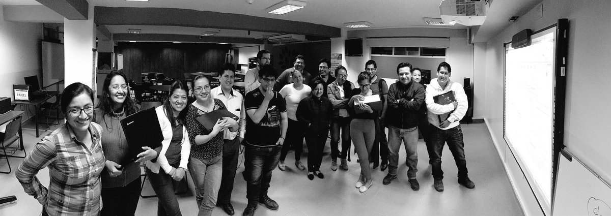 nopiedra's tweet photo. Mis estudiantes del máster de @utpl parlando sobre descripción semántica de recetas. #linkeddata #ontology #NetSciUTPL2018 https://t.co/Iwo8Py1ugg